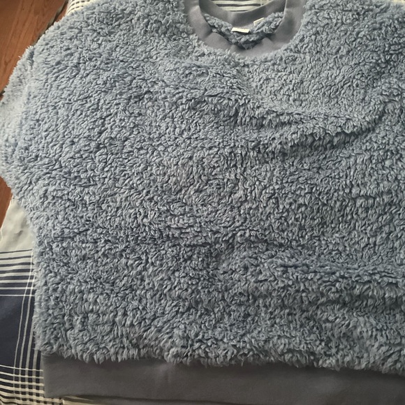 NWT GAP BLUE Sherpa Sweater 100% polyester size medium - Picture 2 of 8